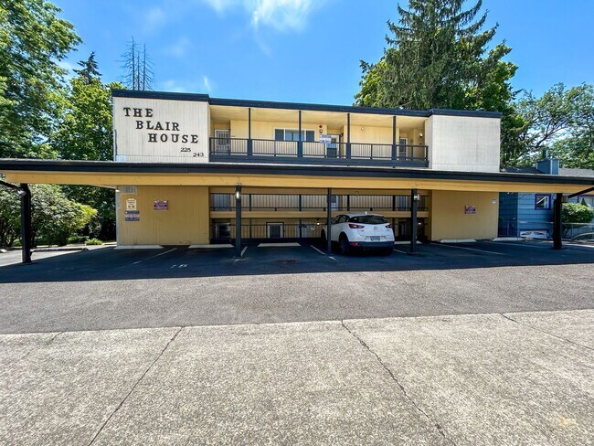 Building Photo - 227 24th St SE