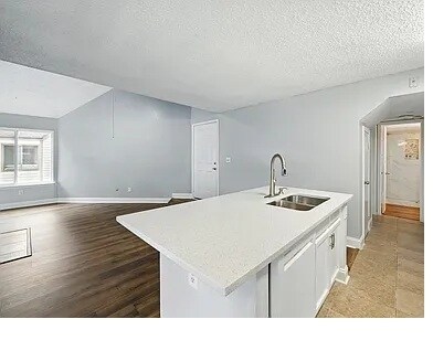 Building Photo - 2312 Balsam Dr