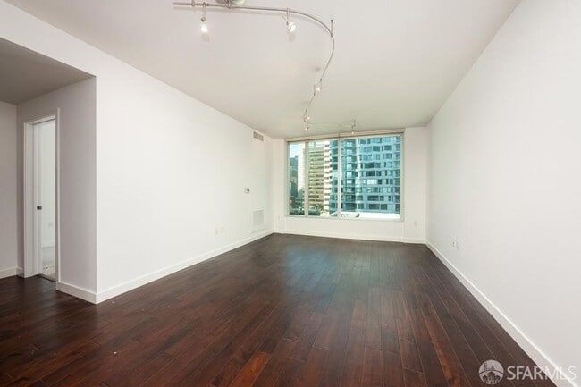Building Photo - 338 Spear St