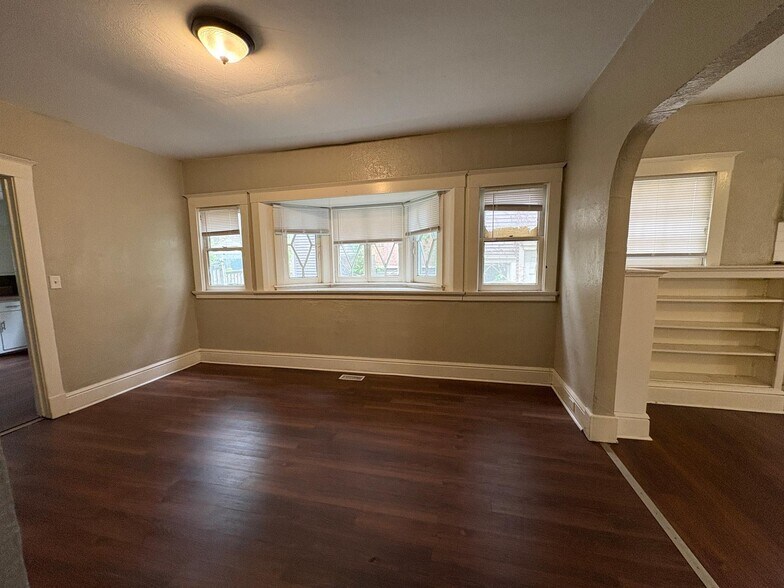 Building Photo - 2524 Maplewood Ave