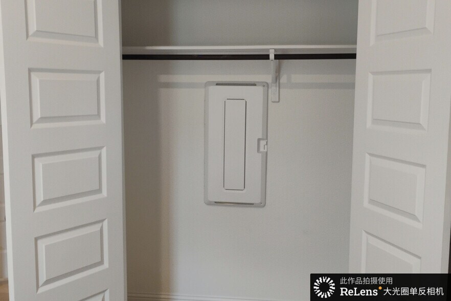 Building Photo - Room in Townhome on Norah Dr