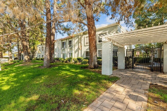 Building Photo - 1240 N Broadway