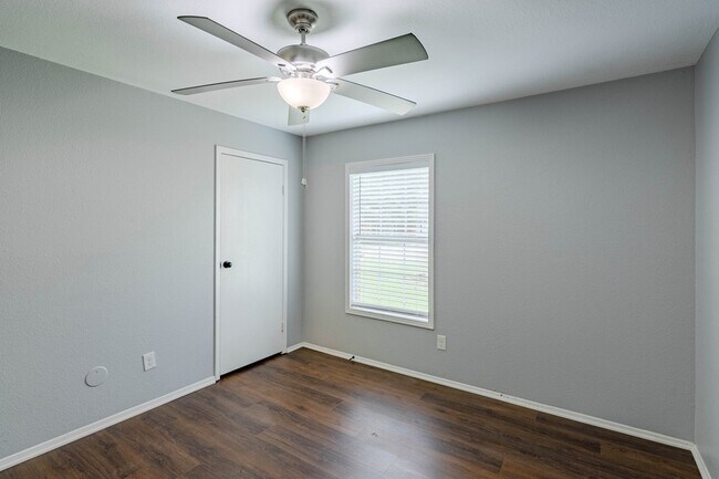 Building Photo - 6 Basal Briar Ct