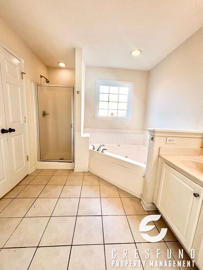 Building Photo - 2 Bed, 2 Bath - BRAND NEW CARPET!!! READY FOR MOVE IN TODAY!