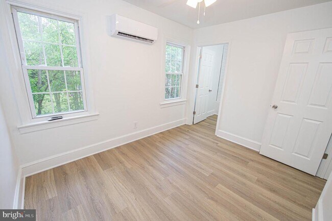 Building Photo - 308 N Division St