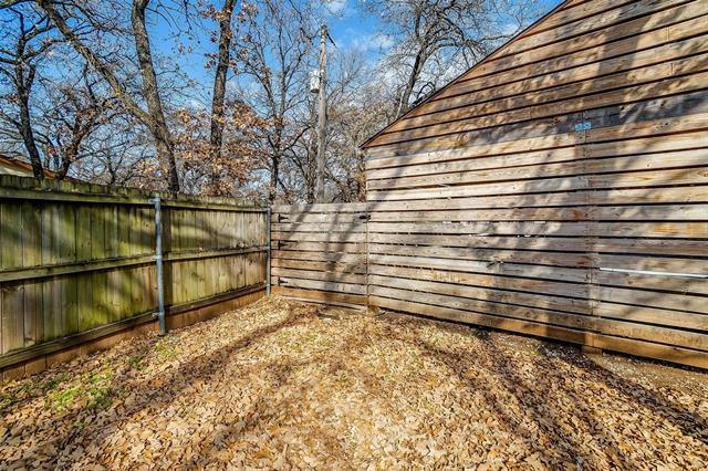 Building Photo - 1809 Whispering Oaks St