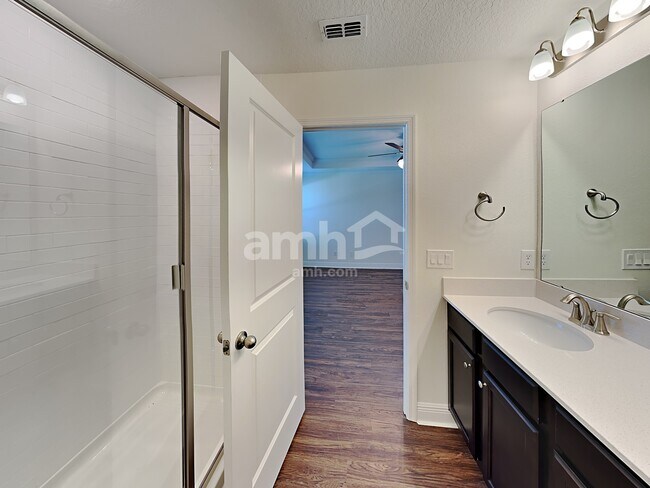 Building Photo - 825 Heavenly Dr