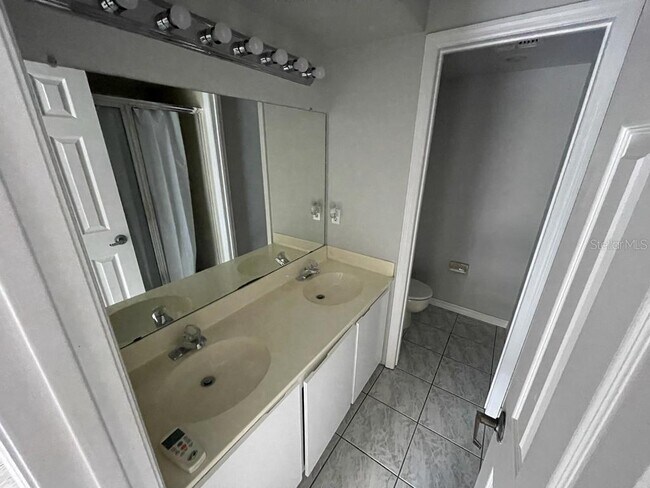 Building Photo - 4692 Sussex Terrace