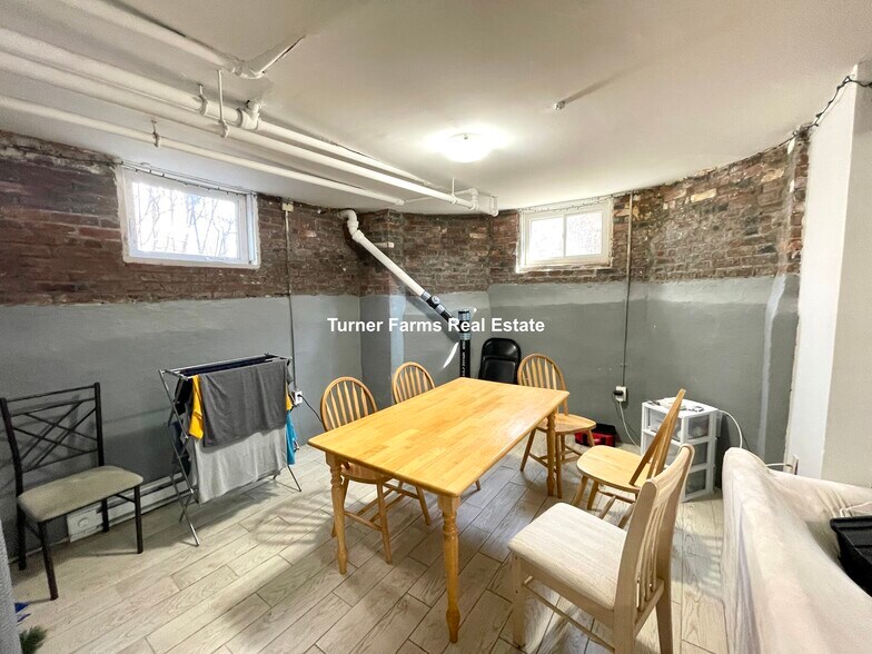 Building Photo - 38 Cherry St