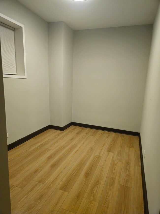 Building Photo - 1819 W Evergreen Ave