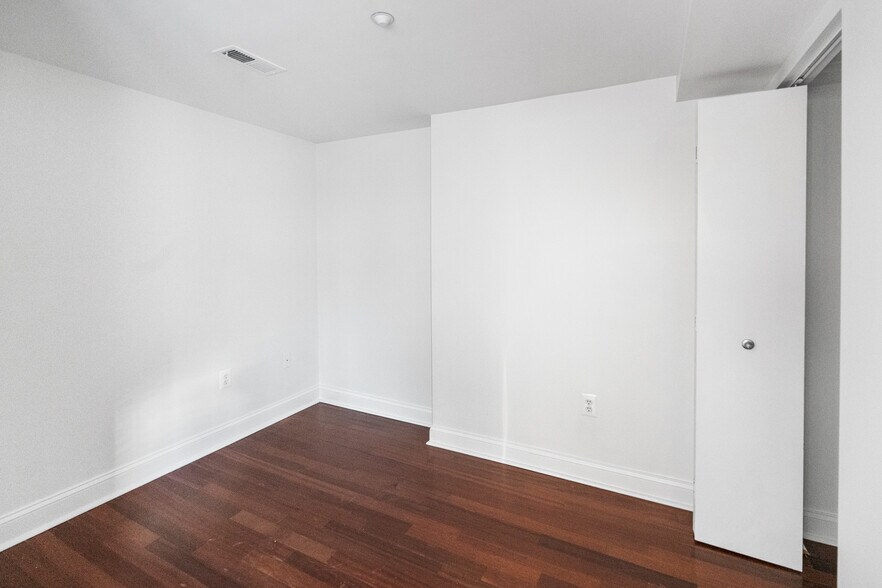 Building Photo - 1150 K St NW