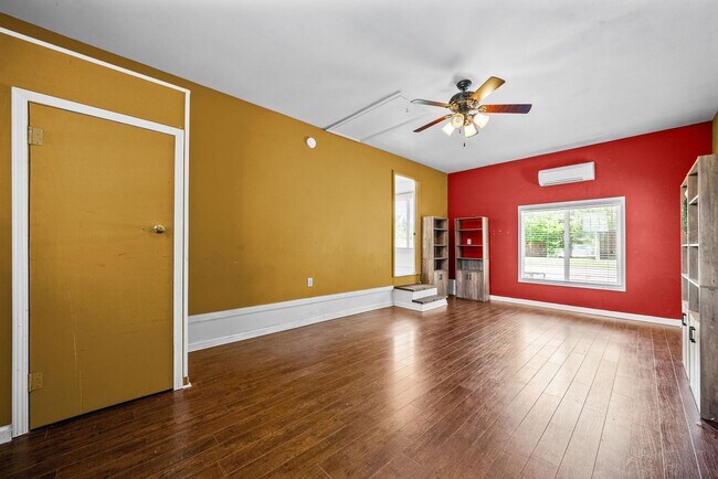 Building Photo - 1409 Janet Way Dr