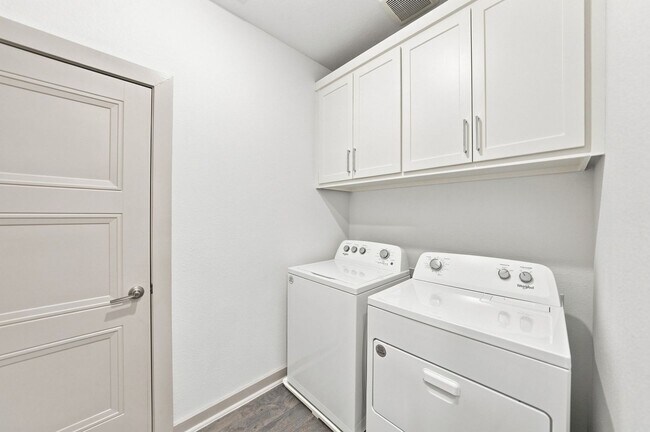 Building Photo - 1652 Jessica Dr