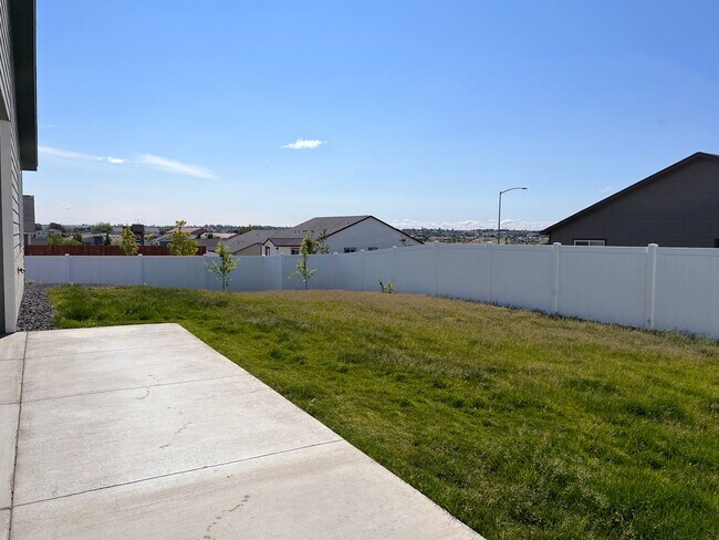 Building Photo - New Construction Home in Park Orchard Neighborhood!