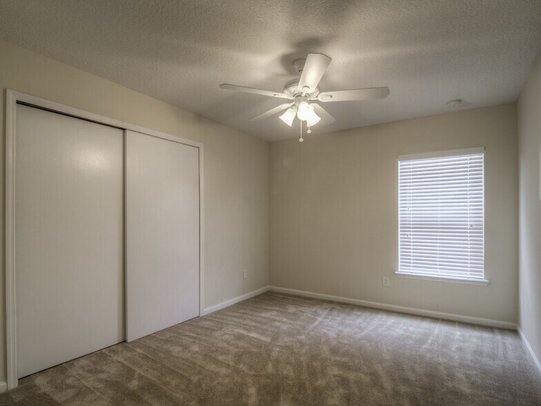 Building Photo - 3852 Cedar Bluff Ln