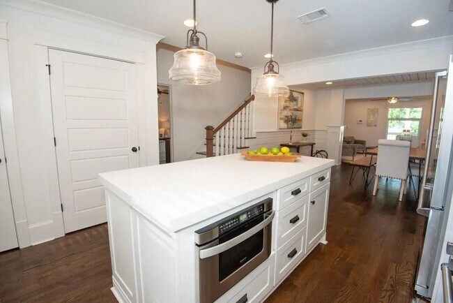 Building Photo - 314 Ashburton Ave SE