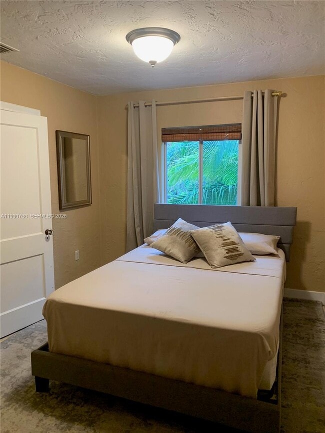 Building Photo - 329 W 28th St