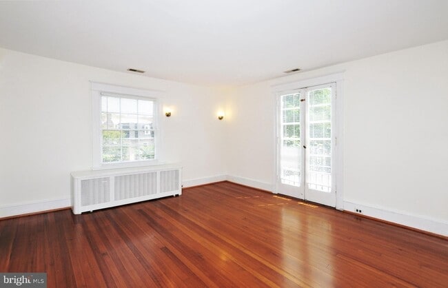 Building Photo - 3752 Kanawha St NW
