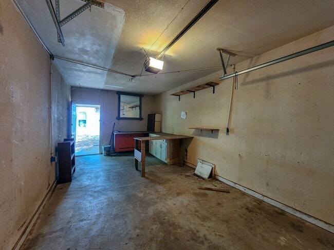 Building Photo - 1002 N Overland Ct