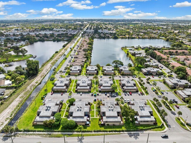 Building Photo - 301 Waterview Dr