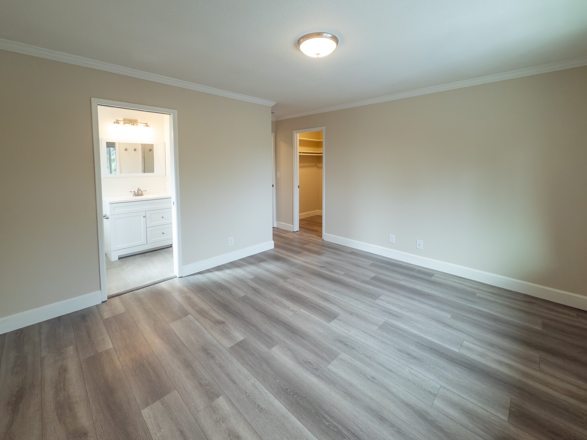 Building Photo - 242 Elwood St