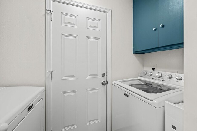 Building Photo - Updated Edmond 3BR Home – Walk to Orvis Risner Elementary – Easy OKC Commute