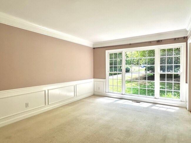 Building Photo - 4 Bed | 2.5 Bath House in Chapel Hill