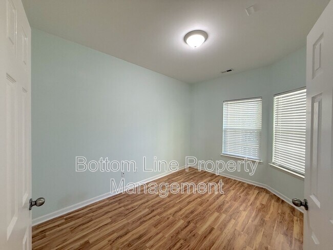Building Photo - 10226 Highland Creek Cir