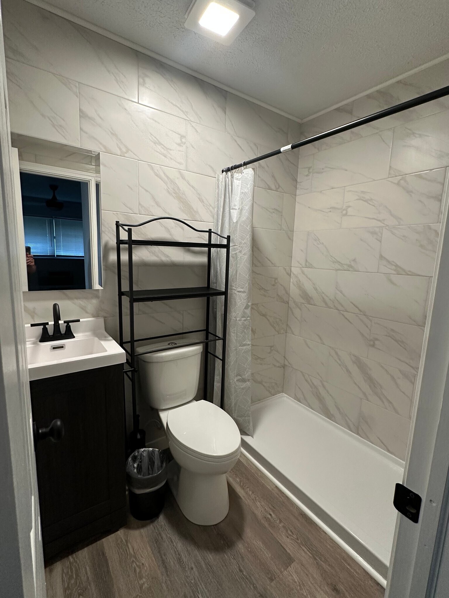 Building Photo - 652 E Main St