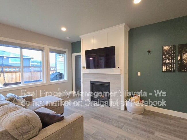 Building Photo - 6211 N Beulah Ave