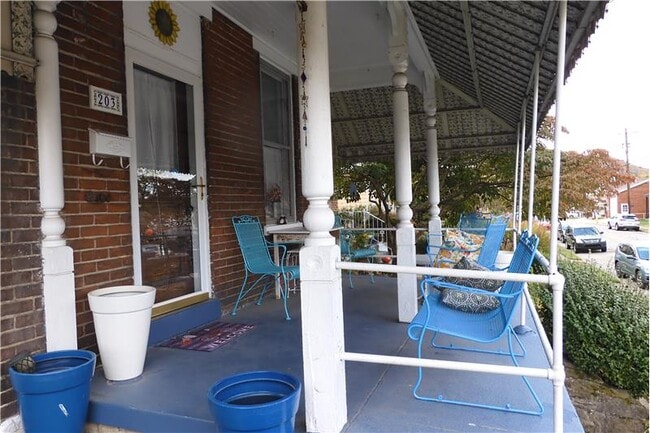 Building Photo - 203 Boone St