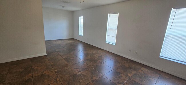 Building Photo - 9995 SW 41st Ave