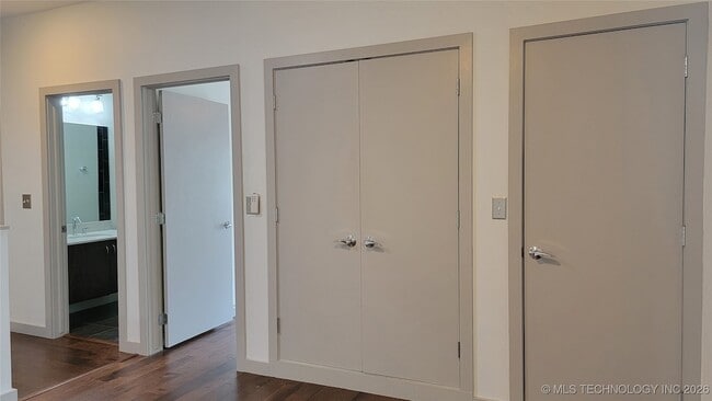 Building Photo - 1430 S Quincy Ave