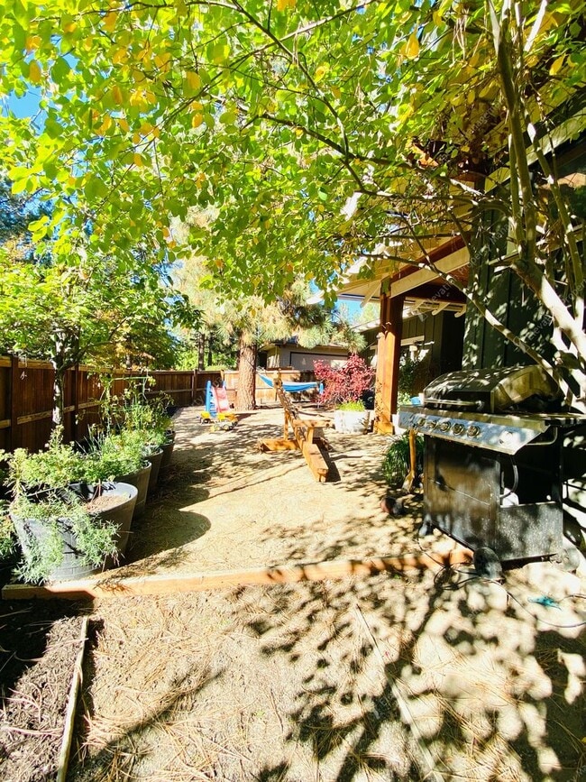 Building Photo - Unfurnished 4BR - 2.5BA NWX Corner Lot Pri...