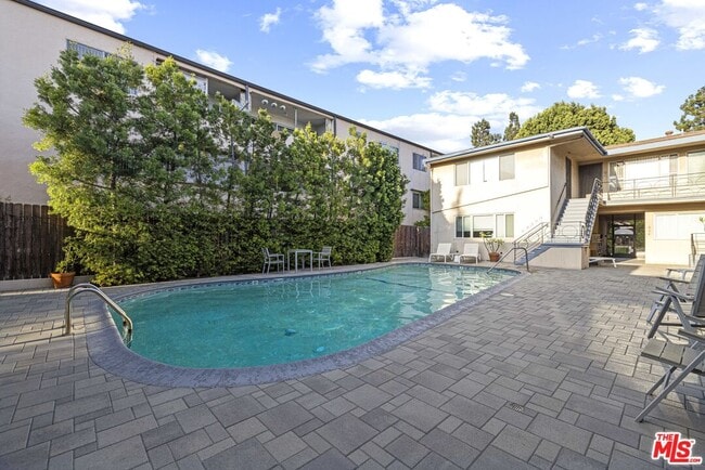Building Photo - 1435 N Fairfax Ave