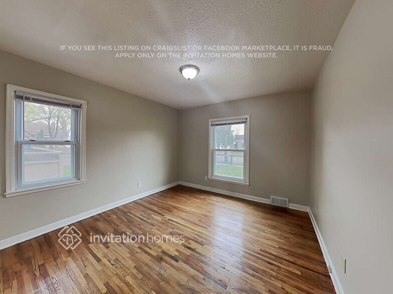 Building Photo - 5604 23rd Ave S