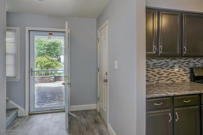 Building Photo - 40 Staghorn Dr