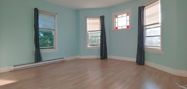 Building Photo - 58 Paine St