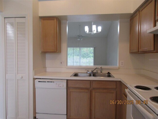 Building Photo - 13336 Fairway Glen Dr