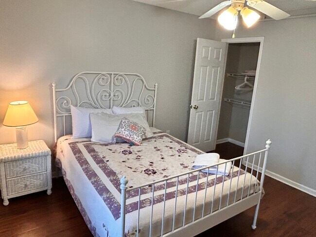 Building Photo - 4294 Tanglewilde Dr S