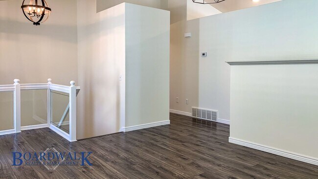 Building Photo - Modern Living Meets Mountain Lifestyle in Sandy