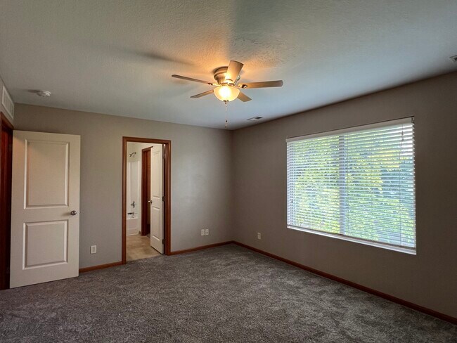 Building Photo - 480 SE Waco Pl