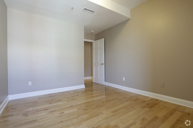 Interior Photo - 248 Market St
