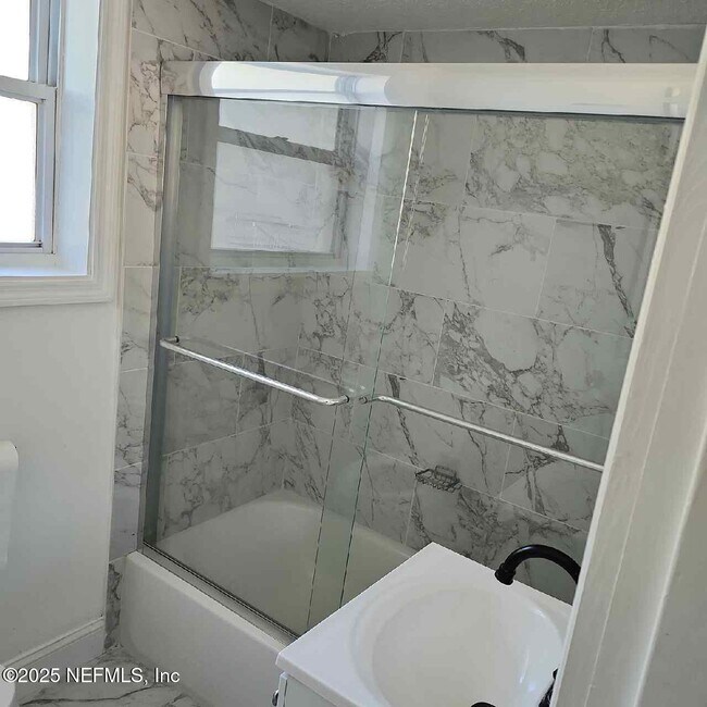 Building Photo - 1503 Broome St