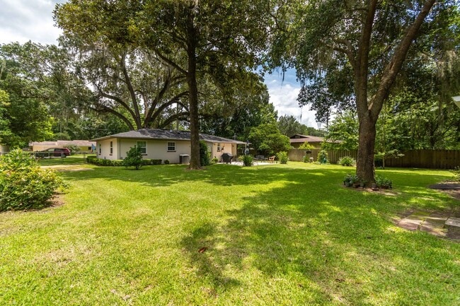 Building Photo - Beautiful Remodeled Home In Floral Park Neighborhood