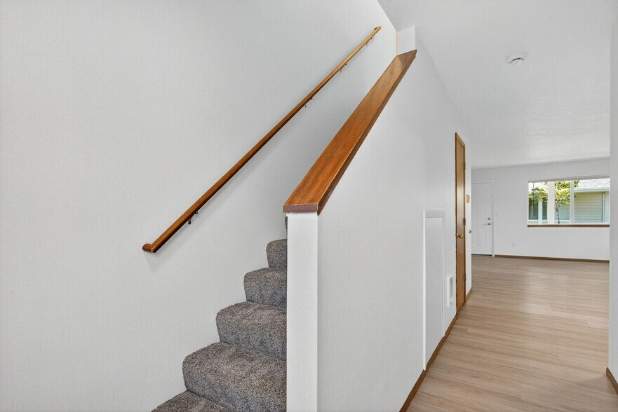 Building Photo - 470-470 W Gloucester St