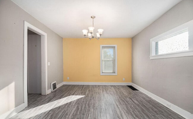 Building Photo - 778 Eleanor St NE