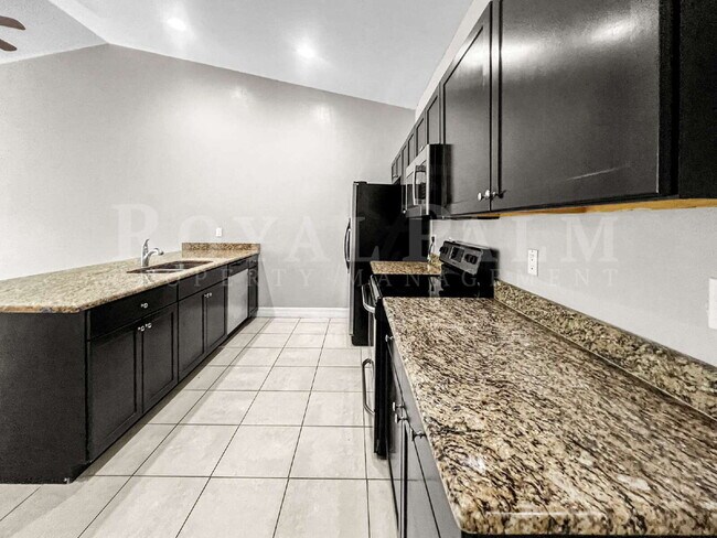 Building Photo - 3BR/2BA Cape Coral Rental - Washer... Dryer... Screened Lanai... This One Came Prepared