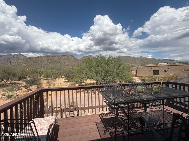 Building Photo - 5081 N Bear Canyon Rd