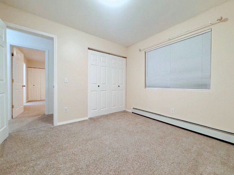 Building Photo - 9033 Dewberry St